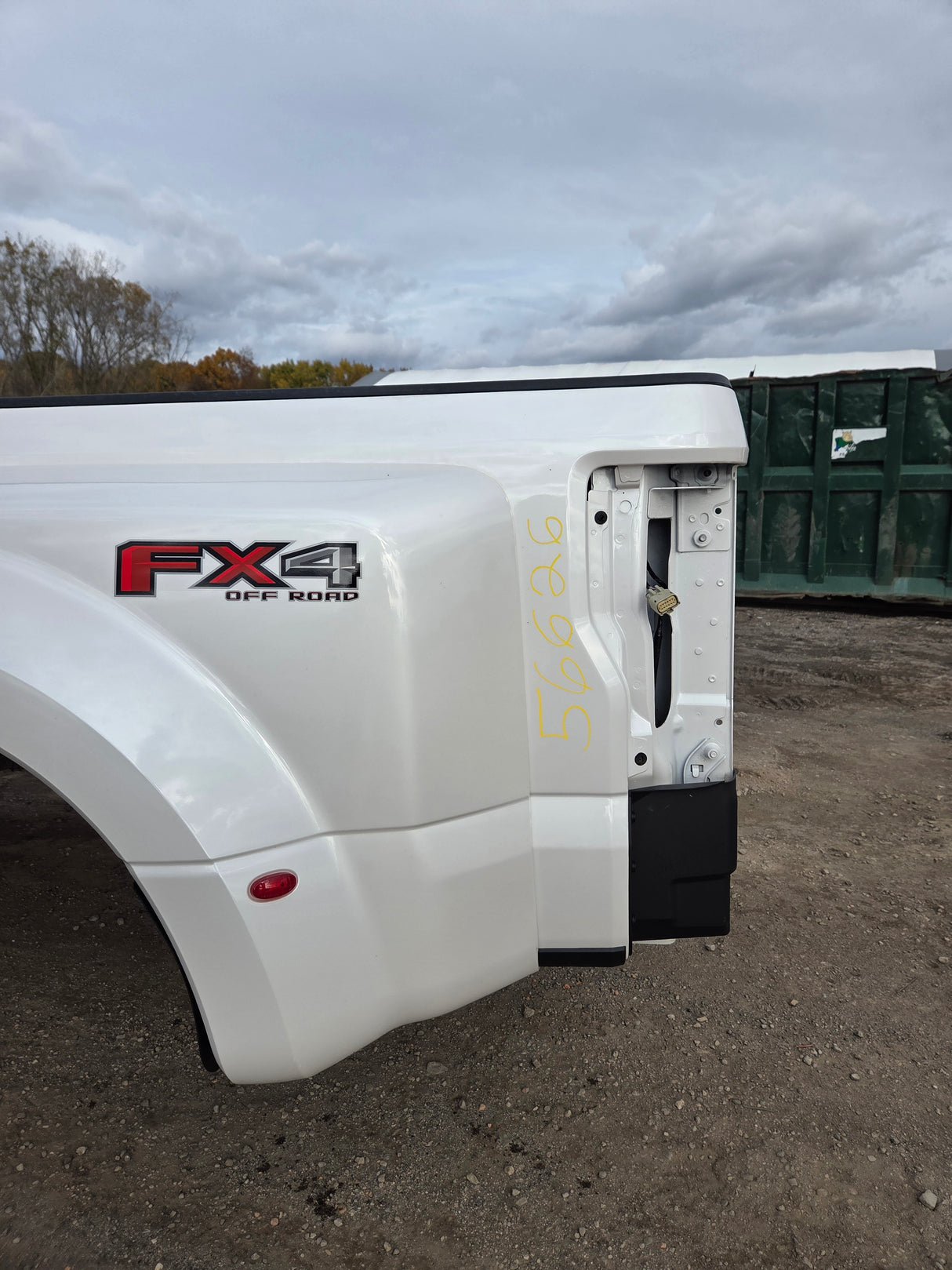 2017-2022 Ford Super Duty F350 F450 F550 8' Dually Bed - Pearl White