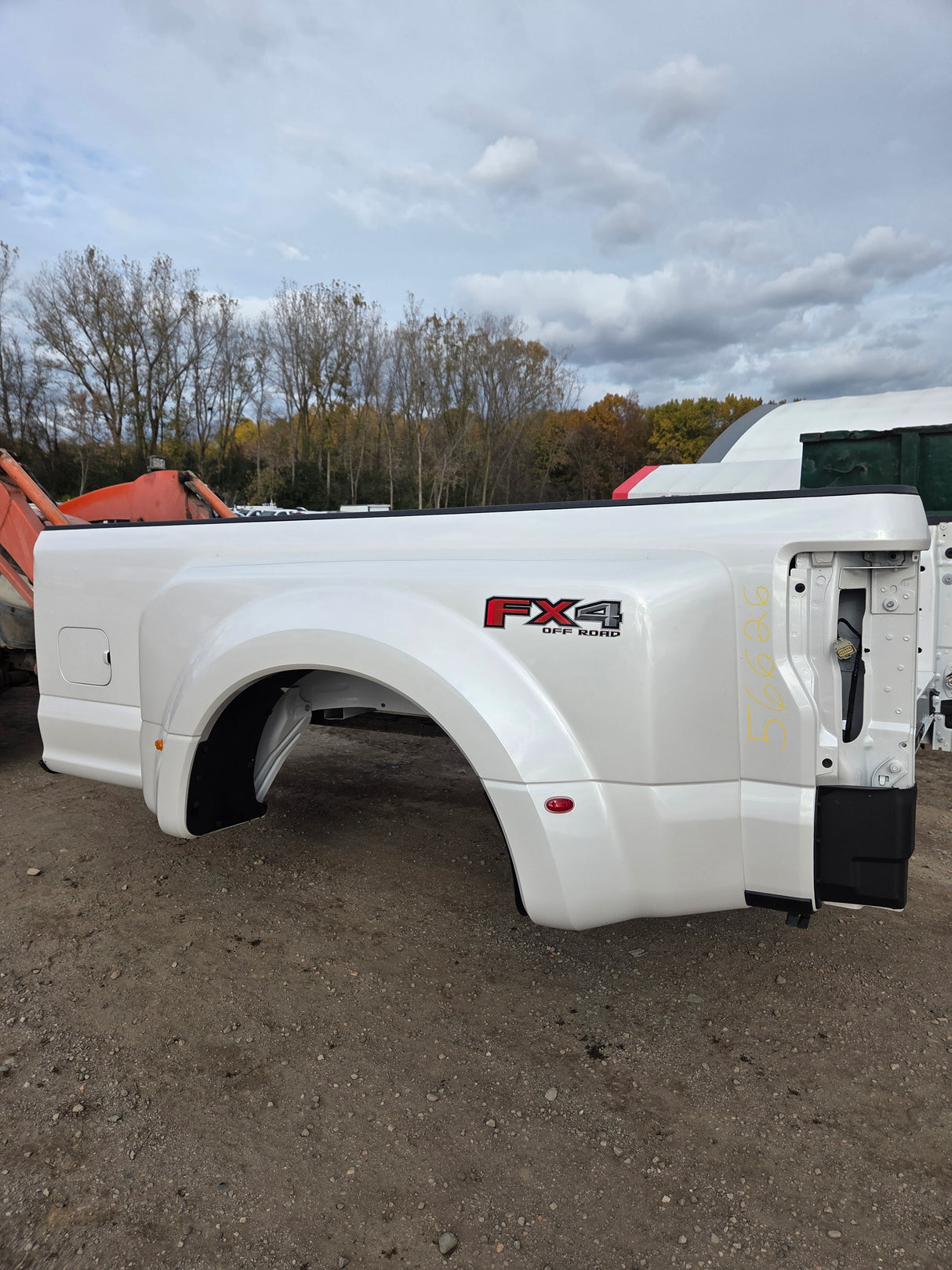 2017-2022 Ford Super Duty F350 F450 F550 8' Dually Bed - Pearl White