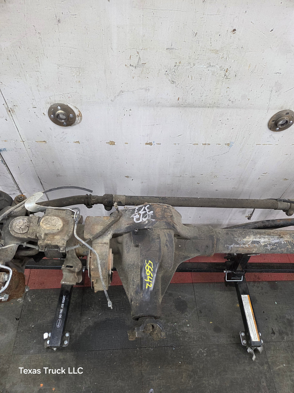 2011-2012 Ford Super Duty F350 Dually Front Axle 3.73 Gear Ratio 8 Lug