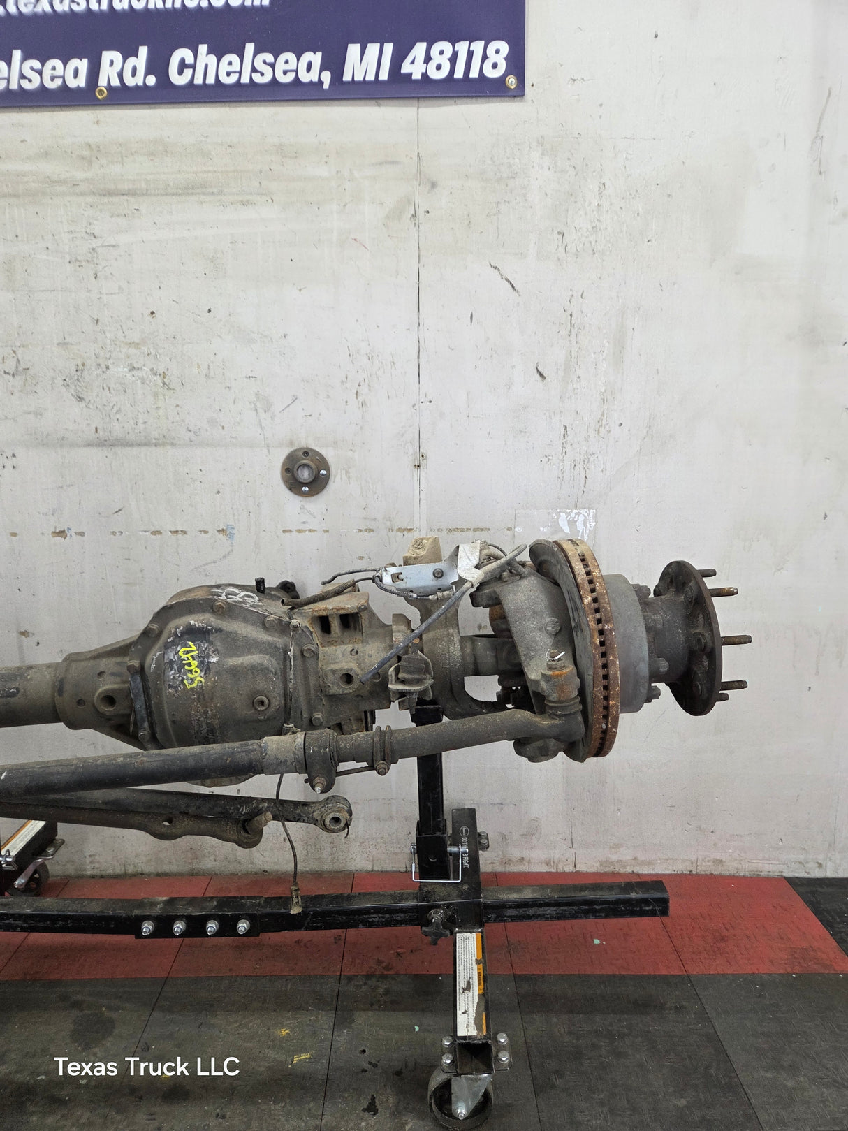2011-2012 Ford Super Duty F350 Dually Front Axle 3.73 Gear Ratio 8 Lug