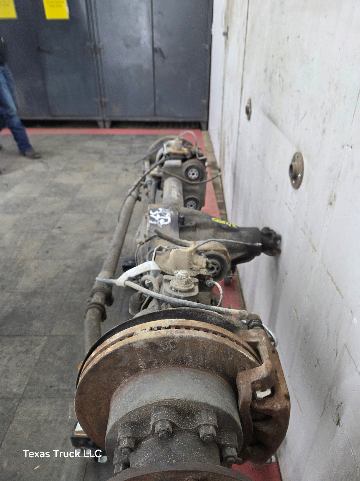 2011-2012 Ford Super Duty F350 Dually Front Axle 3.73 Gear Ratio 8 Lug