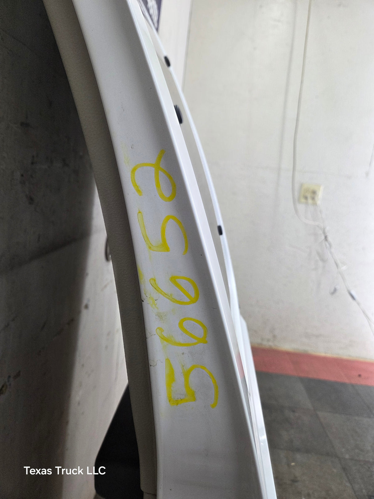 2008-2016 Ford Super Duty F250 F350 F450 F550 RH Extended Cab Passenger Side Rear Door - Oxford White