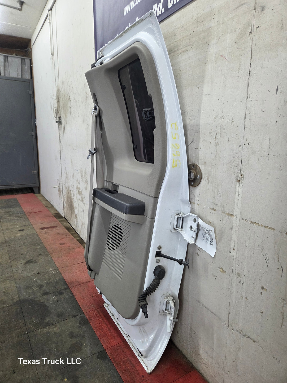 2008-2016 Ford Super Duty F250 F350 F450 F550 RH Extended Cab Passenger Side Rear Door - Oxford White