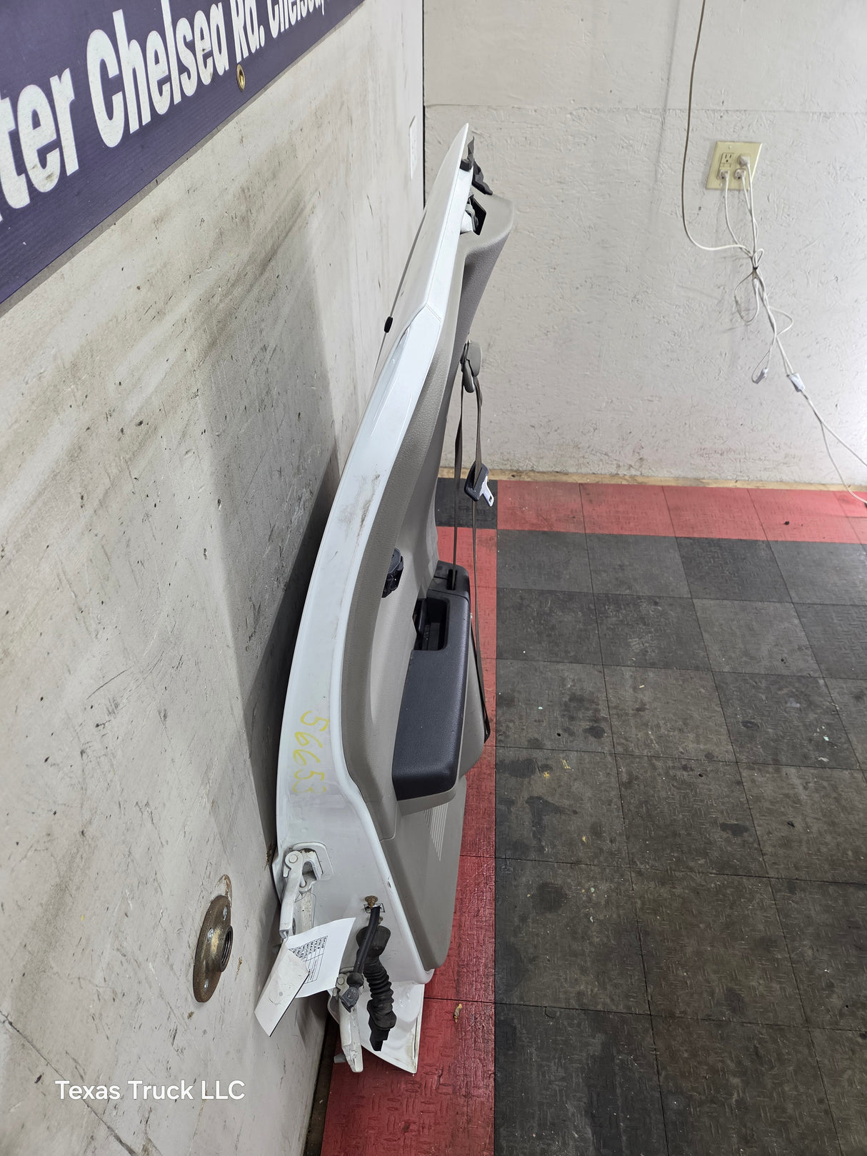 2008-2016 Ford Super Duty F250 F350 F450 F550 LH Extended Cab Driver Side Rear Door - Oxford White