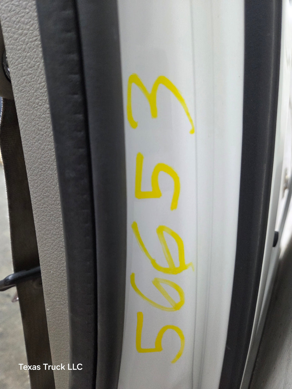 2008-2016 Ford Super Duty F250 F350 F450 F550 LH Extended Cab Driver Side Rear Door - Oxford White