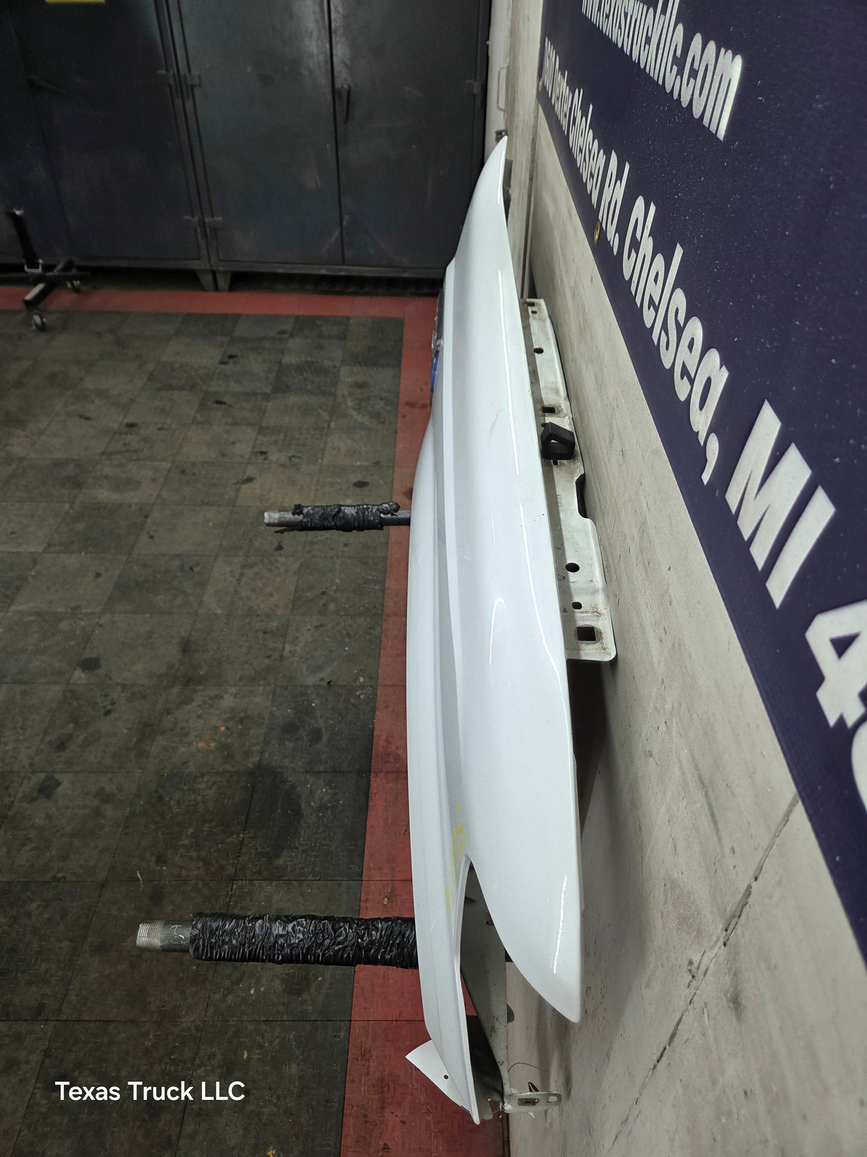 2008-2010 Ford Super Duty F250 F350 RH Passenger Side Fender - Oxford White