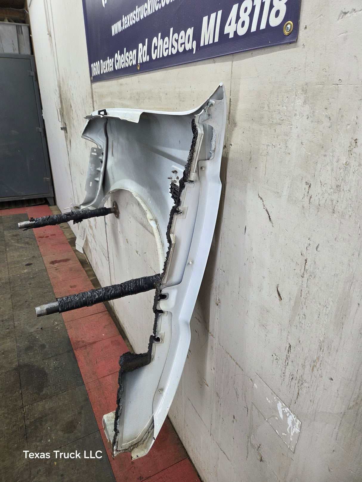 2008-2010 Ford Super Duty F250 F350 RH Passenger Side Fender - Oxford White