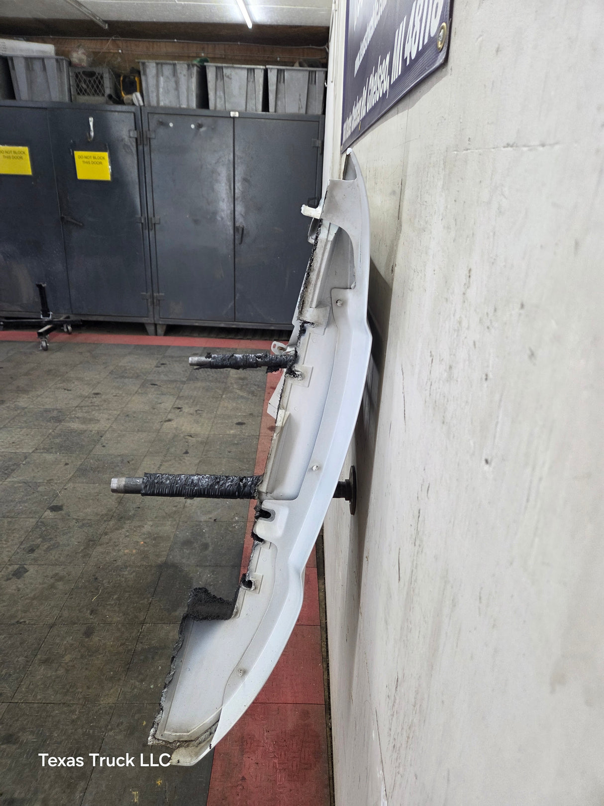 2008-2010 Ford Super Duty F250 F350 RH Passenger Side Fender - Oxford White