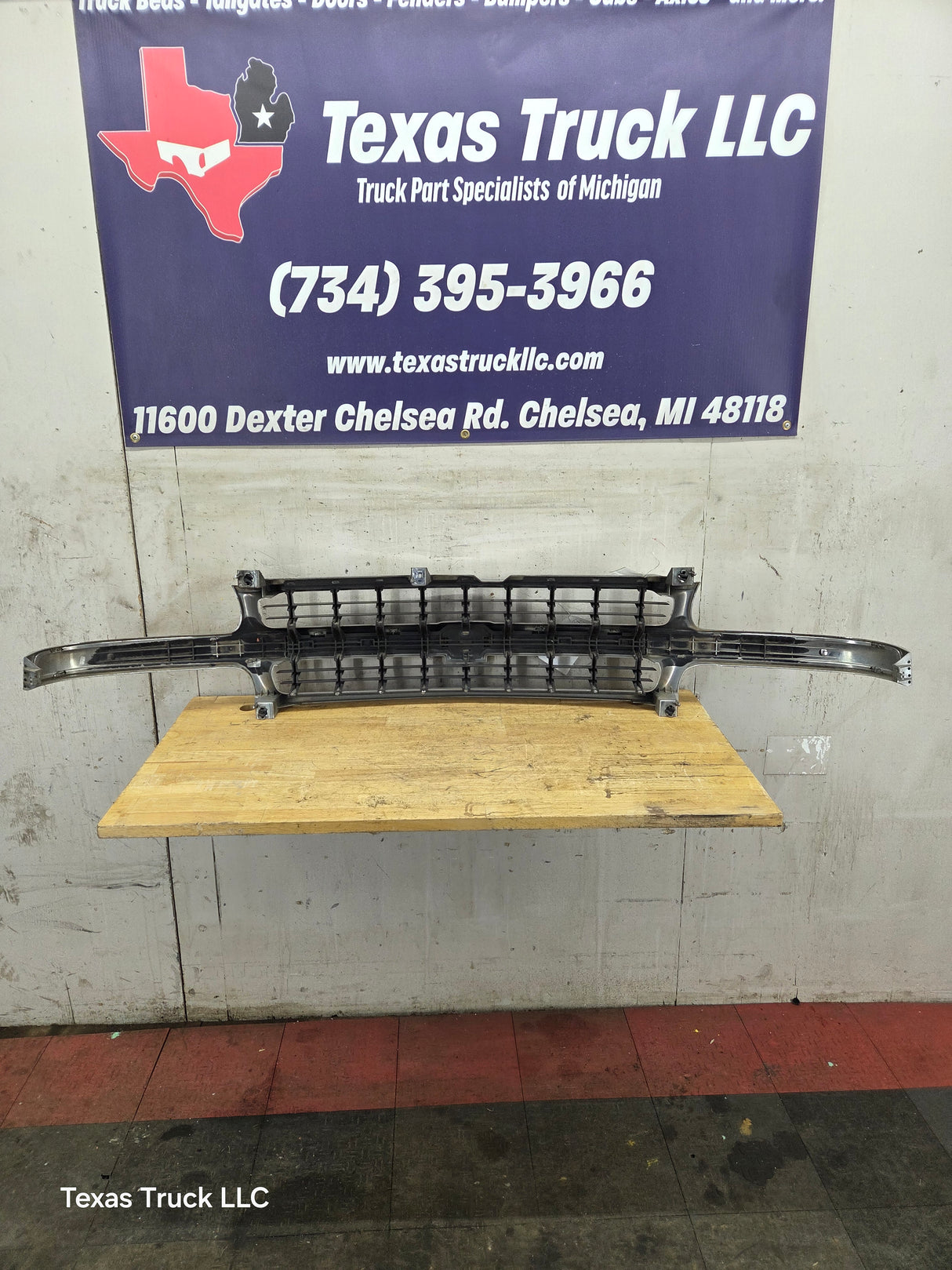 1999-2002 Chevrolet Silverado 1500 2500 3500 Grill OEM