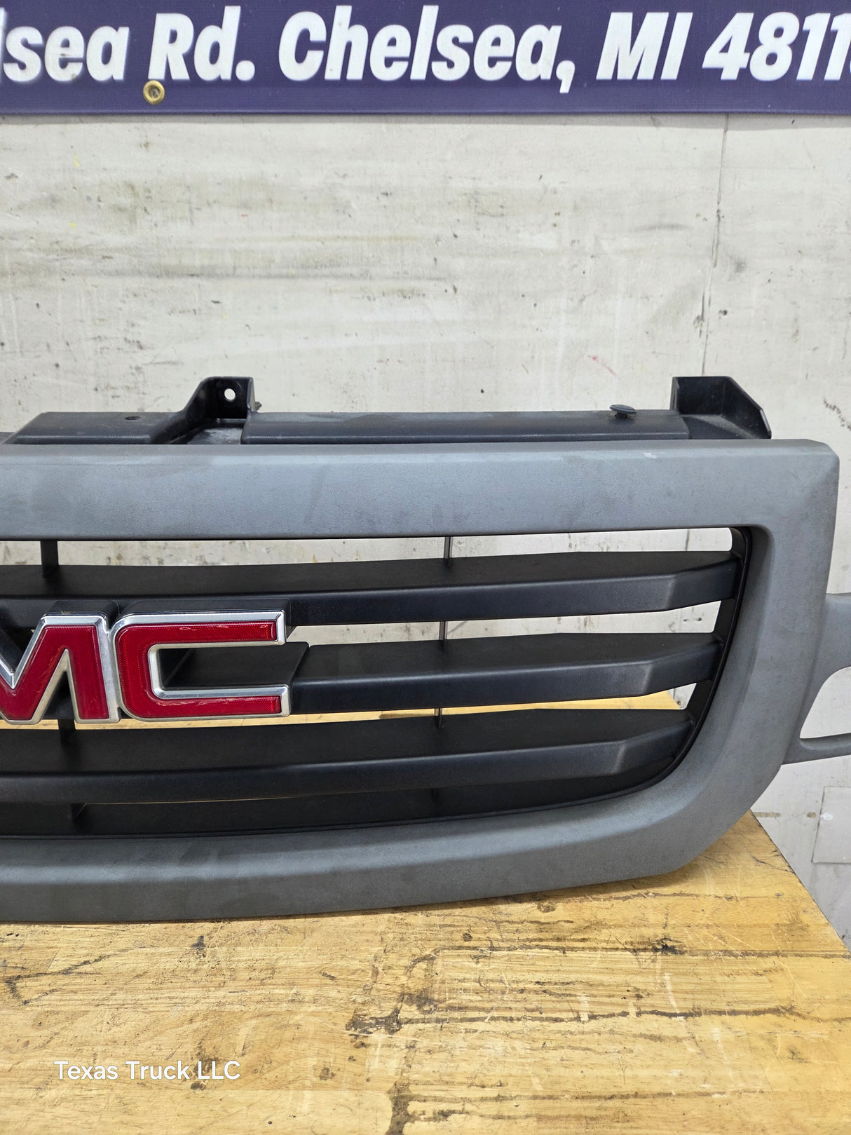 2003-2006 GMC Sierra 1500 2500 NON HD Grill OEM
