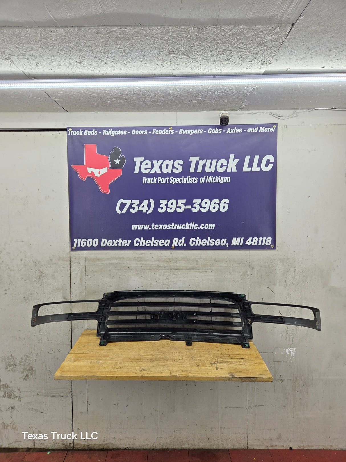 2003-2006 GMC Sierra 1500 2500 NON HD Grill OEM