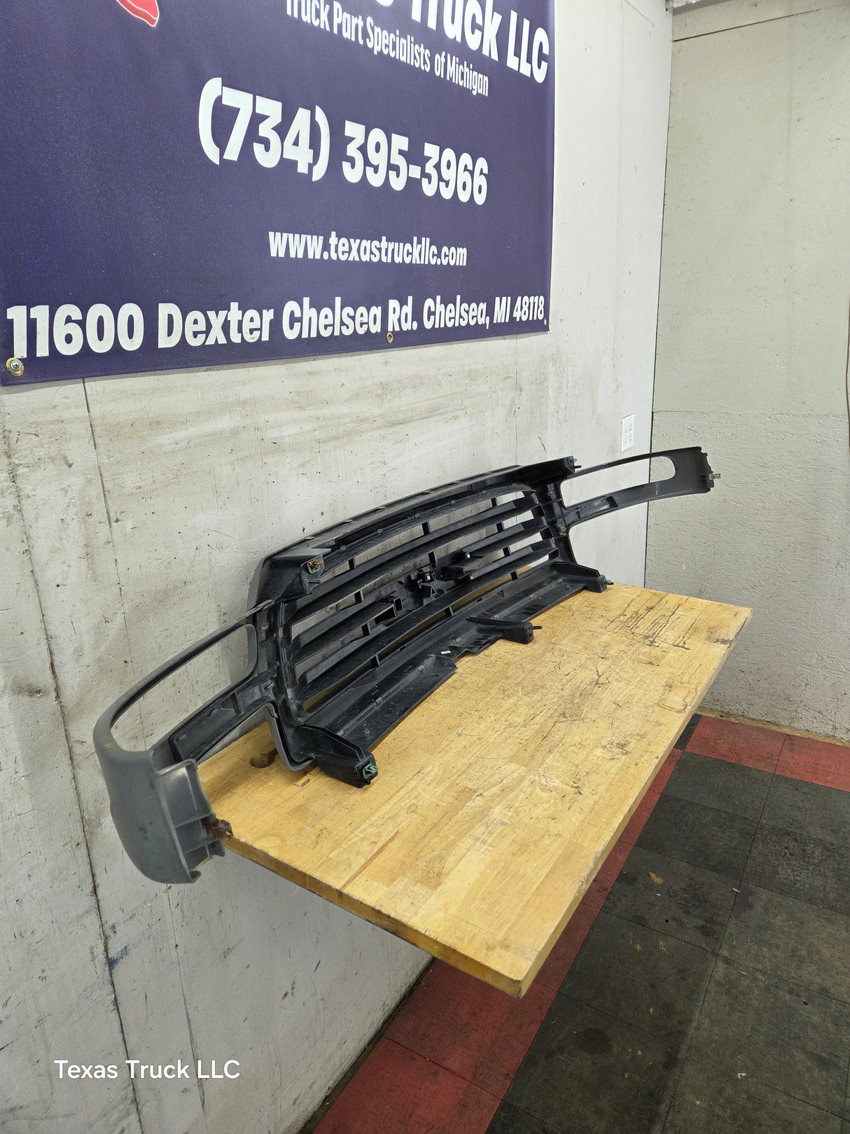 2003-2006 GMC Sierra 1500 2500 NON HD Grill OEM