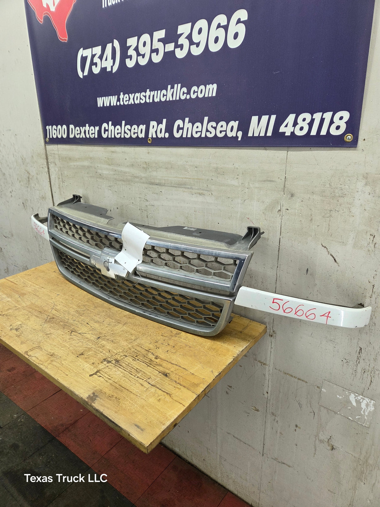 2003-2006 Chevrolet Silverado 2500 HD 3500HD 'Cateye' HD Grill OEM - Chrome