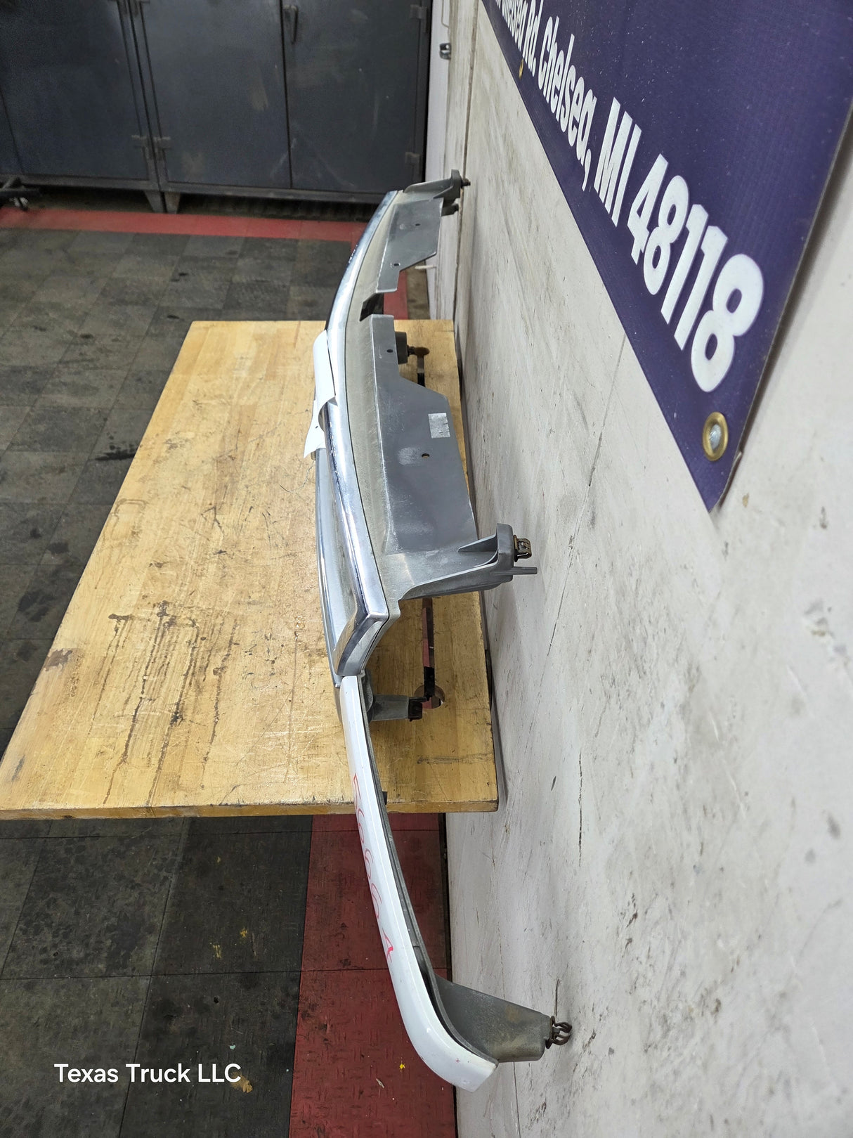 2003-2006 Chevrolet Silverado 2500 HD 3500HD 'Cateye' HD Grill OEM - Chrome