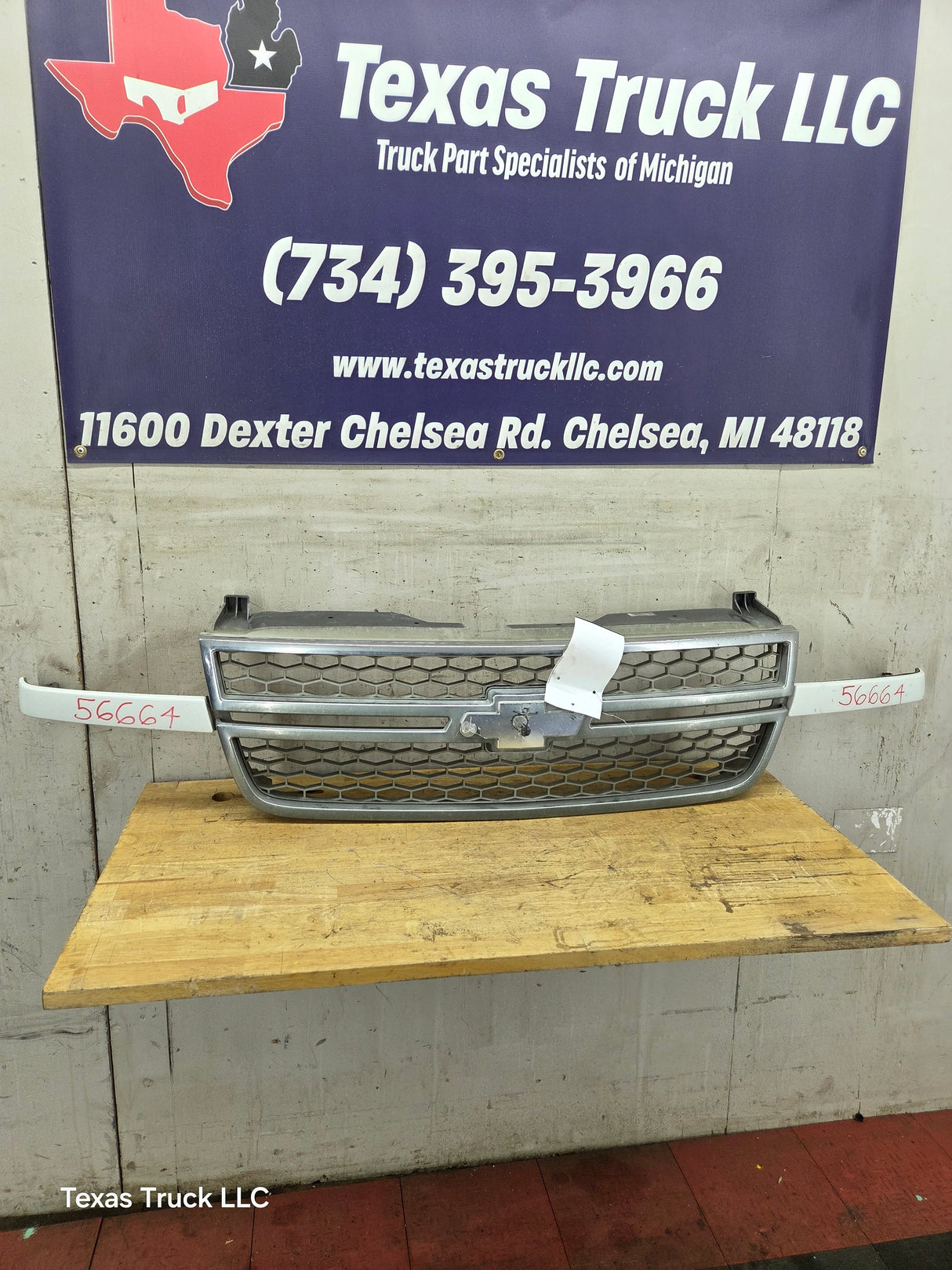2003-2006 Chevrolet Silverado 2500 HD 3500HD 'Cateye' HD Grill OEM - Chrome