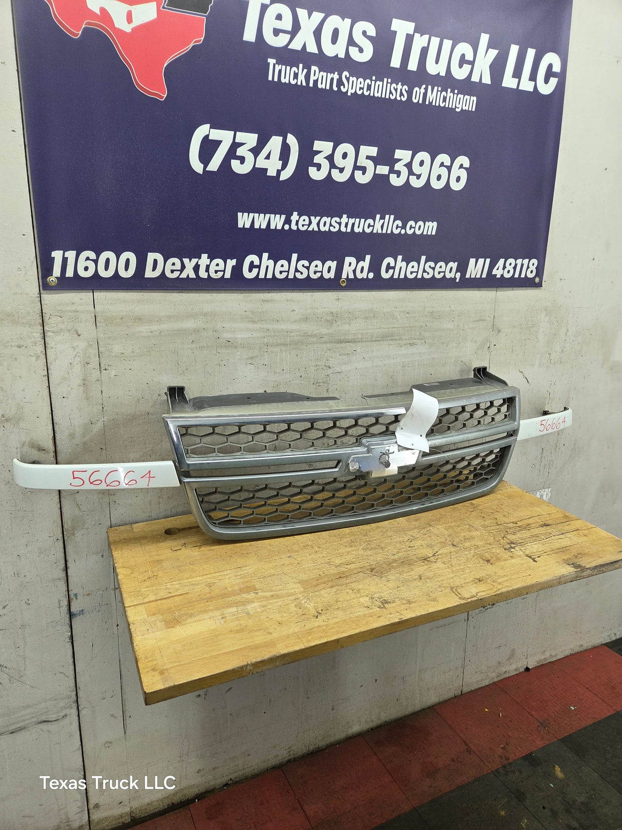 2003-2006 Chevrolet Silverado 2500 HD 3500HD 'Cateye' HD Grill OEM - Chrome