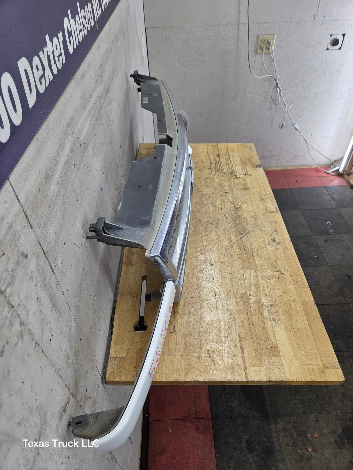 2003-2006 Chevrolet Silverado 2500 HD 3500HD 'Cateye' HD Grill OEM - Chrome