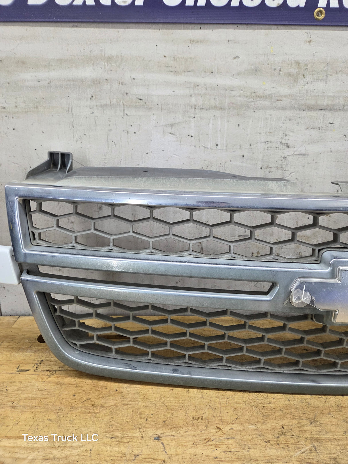 2003-2006 Chevrolet Silverado 2500 HD 3500HD 'Cateye' HD Grill OEM - Chrome