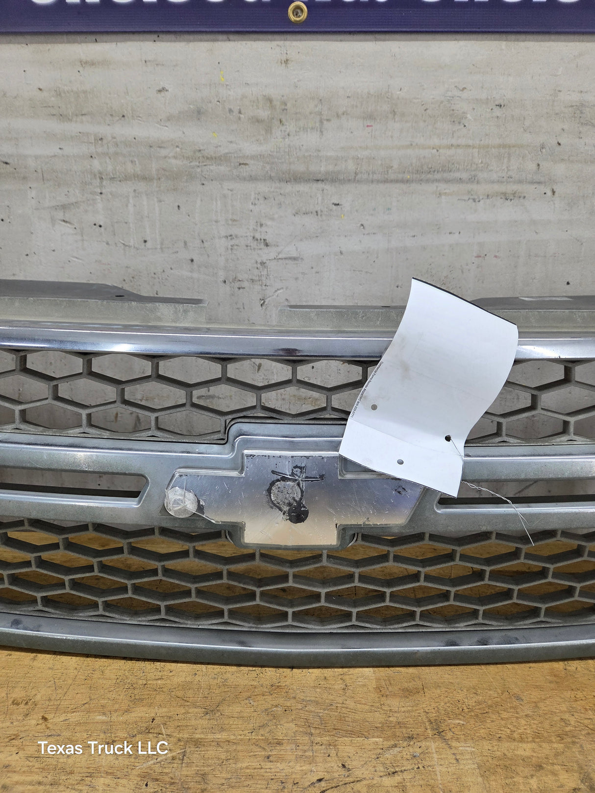 2003-2006 Chevrolet Silverado 2500 HD 3500HD 'Cateye' HD Grill OEM - Chrome