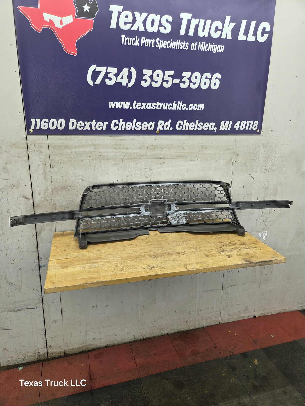 2003-2006 Chevrolet Silverado 2500 HD 3500HD 'Cateye' HD Grill OEM - Chrome