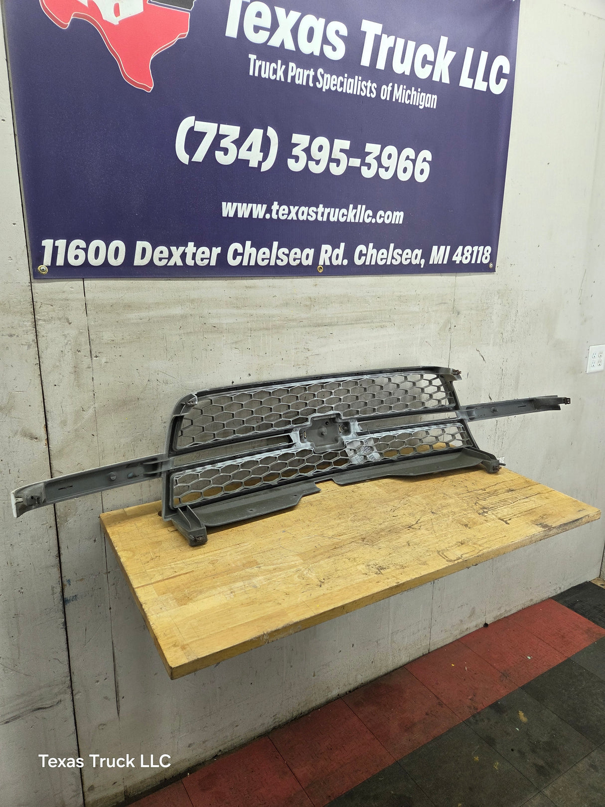 2003-2006 Chevrolet Silverado 2500 HD 3500HD 'Cateye' HD Grill OEM - Chrome