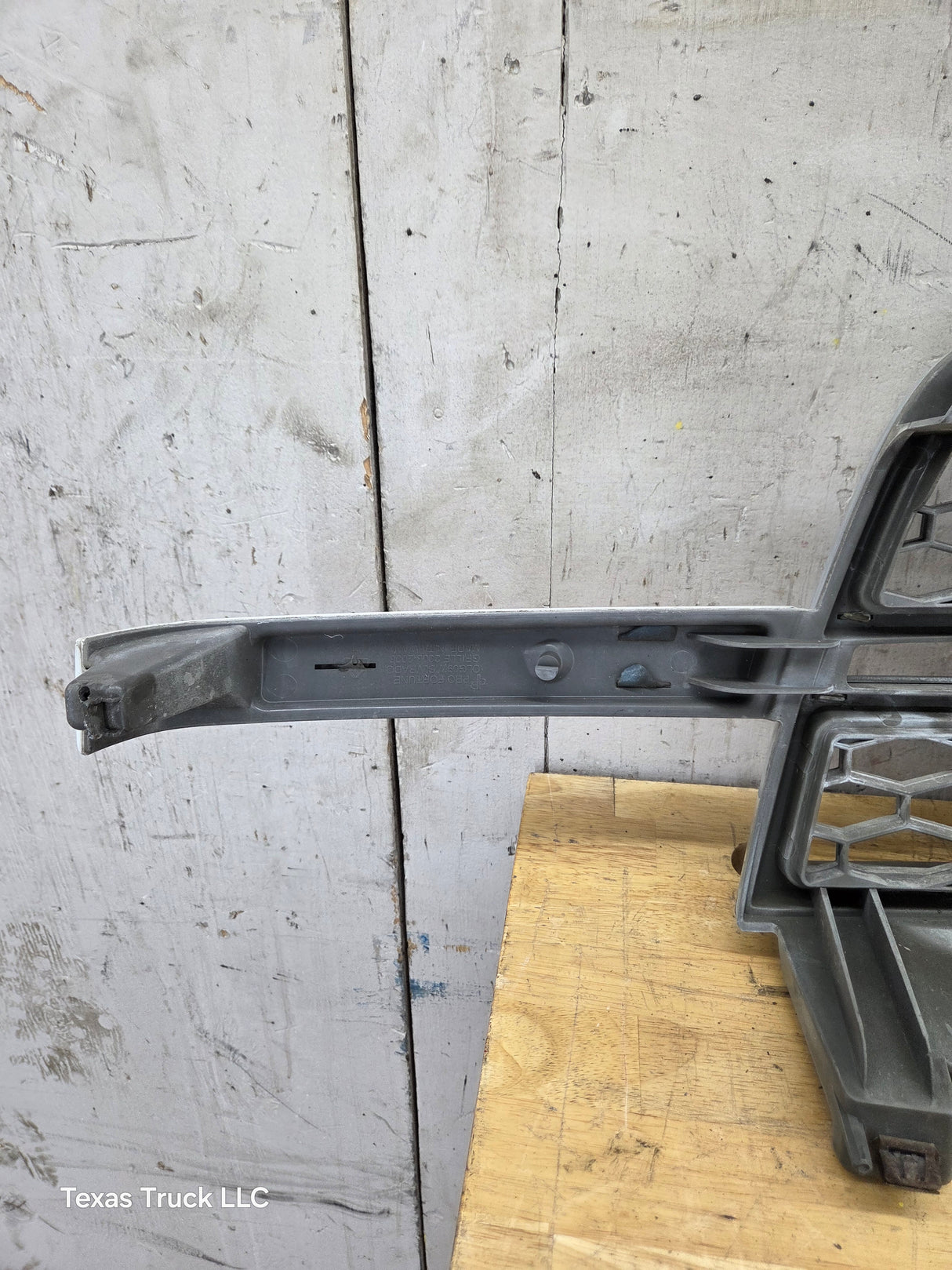 2003-2006 Chevrolet Silverado 2500 HD 3500HD 'Cateye' HD Grill OEM - Chrome