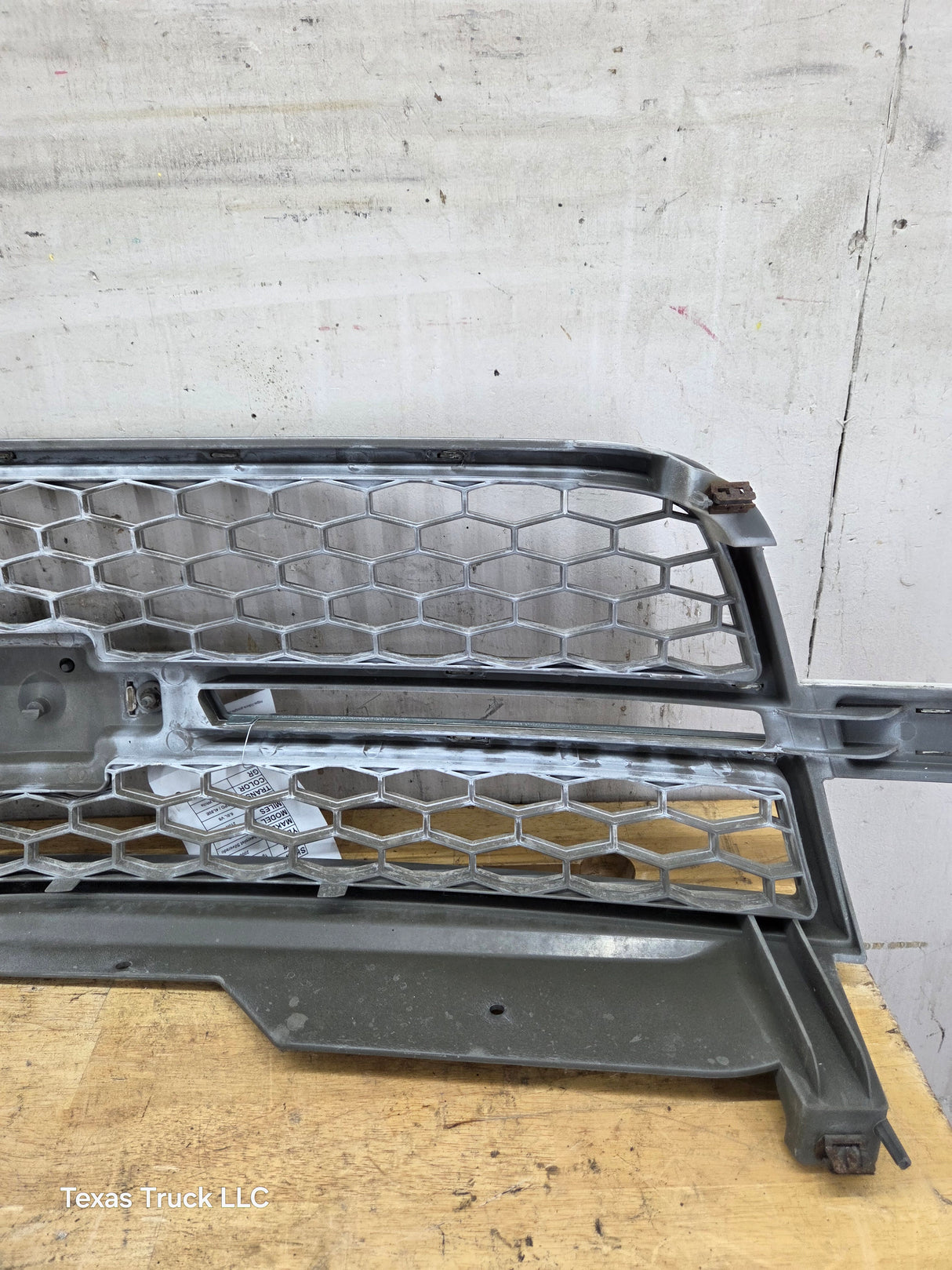 2003-2006 Chevrolet Silverado 2500 HD 3500HD 'Cateye' HD Grill OEM - Chrome