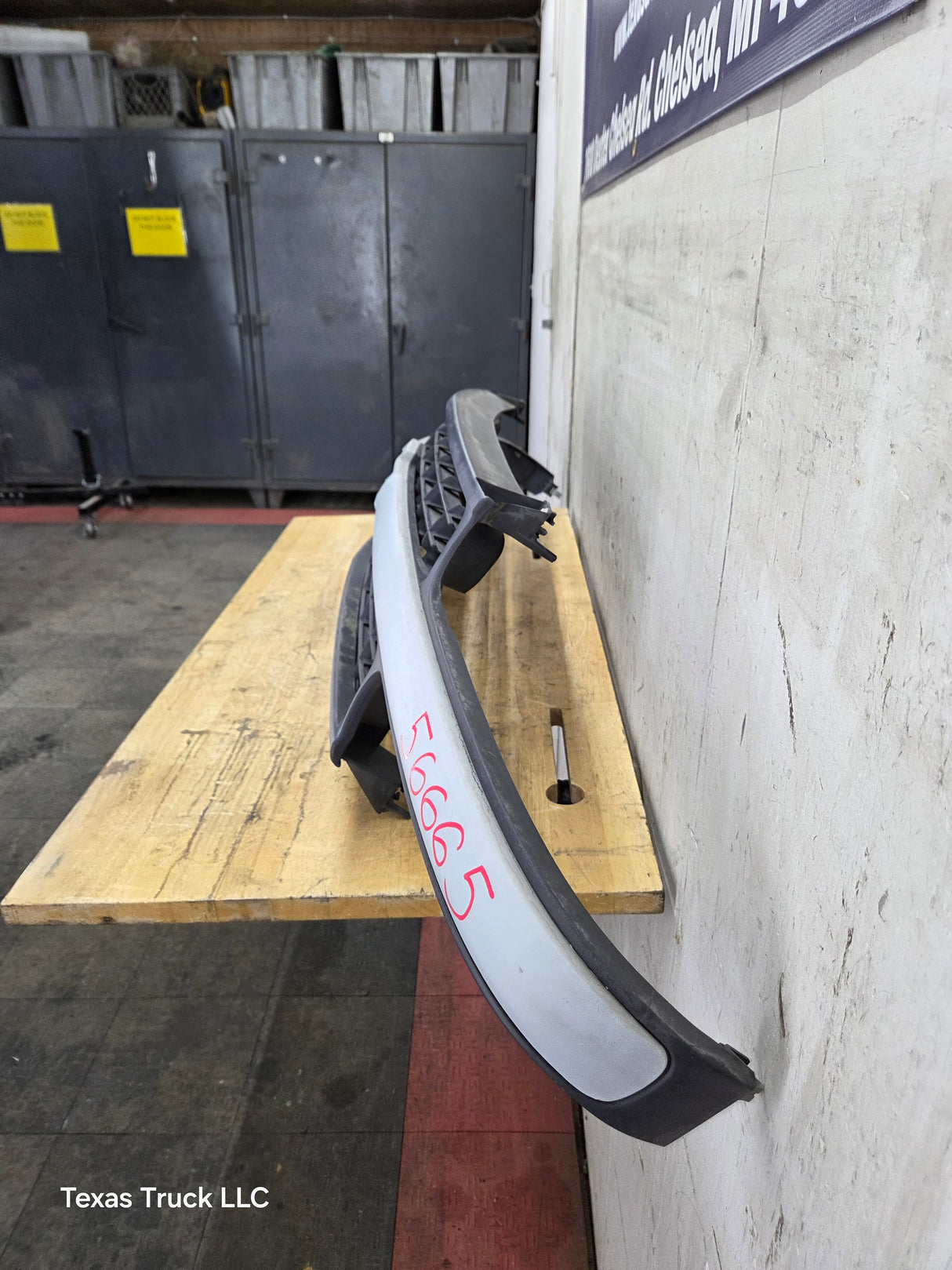 1999-2002 Chevrolet Silverado 1500 2500 3500 Grill OEM