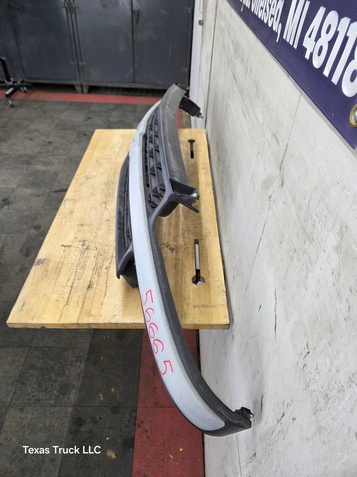 1999-2002 Chevrolet Silverado 1500 2500 3500 Grill OEM