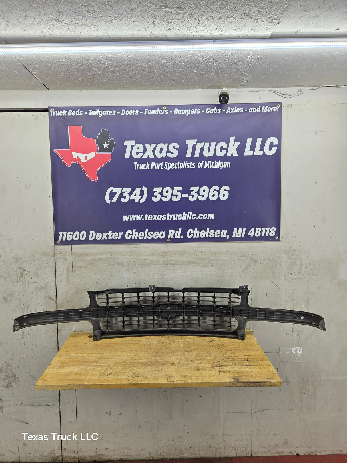 1999-2002 Chevrolet Silverado 1500 2500 3500 Grill OEM