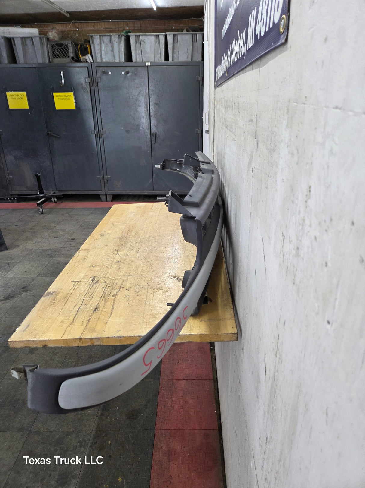 1999-2002 Chevrolet Silverado 1500 2500 3500 Grill OEM