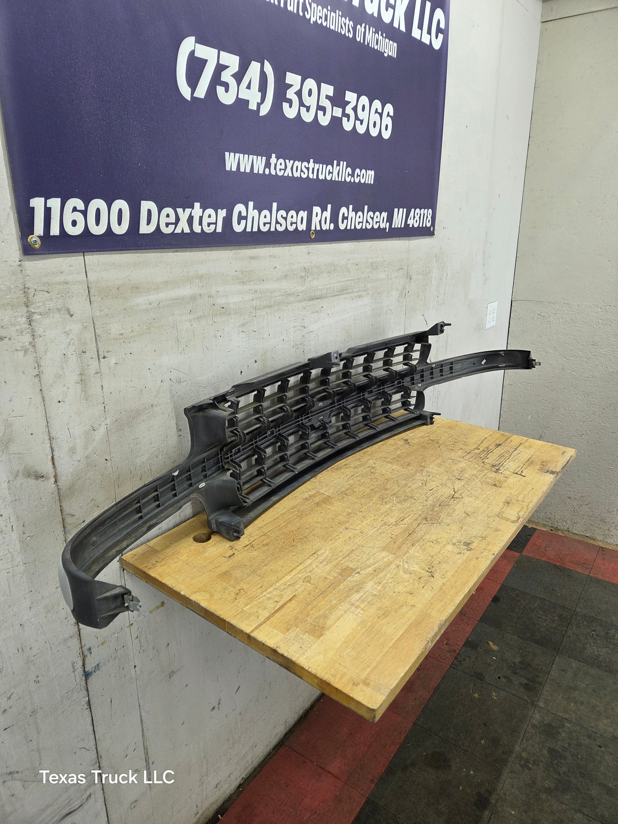 1999-2002 Chevrolet Silverado 1500 2500 3500 Grill OEM