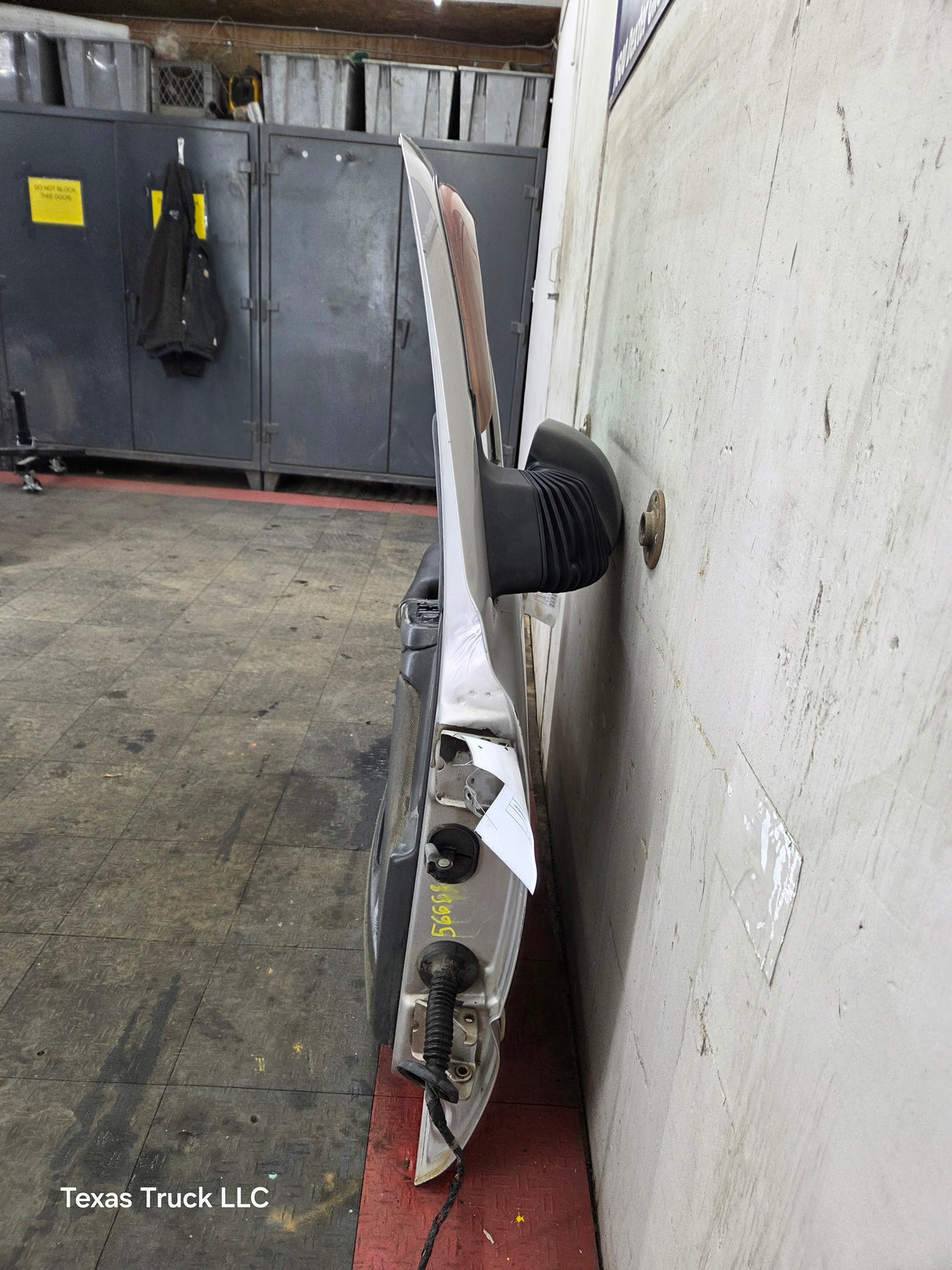 1999-2006 Chevrolet Silverado / GMC Sierra 1500 2500 3500 HD Front Driver Side Door LH - Fine Silver Birch Metallic