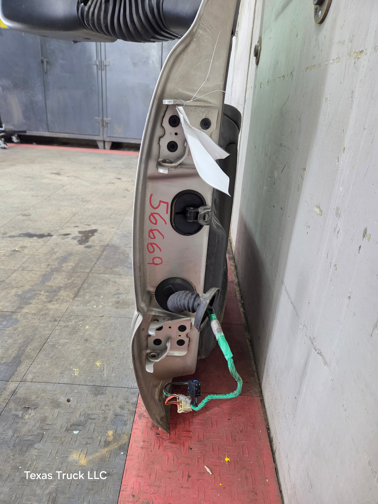 1999-2006 Chevrolet Silverado / GMC Sierra 1500 2500 3500 HD Front Passenger side Door RH - Fine Silver Birch Metallic