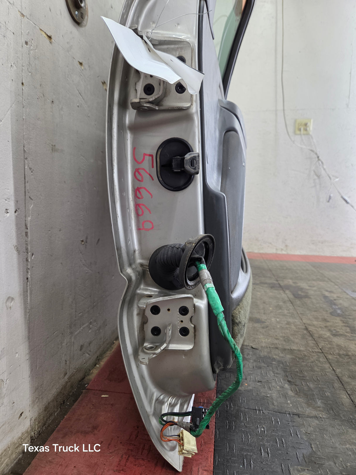 1999-2006 Chevrolet Silverado / GMC Sierra 1500 2500 3500 HD Front Passenger side Door RH - Fine Silver Birch Metallic