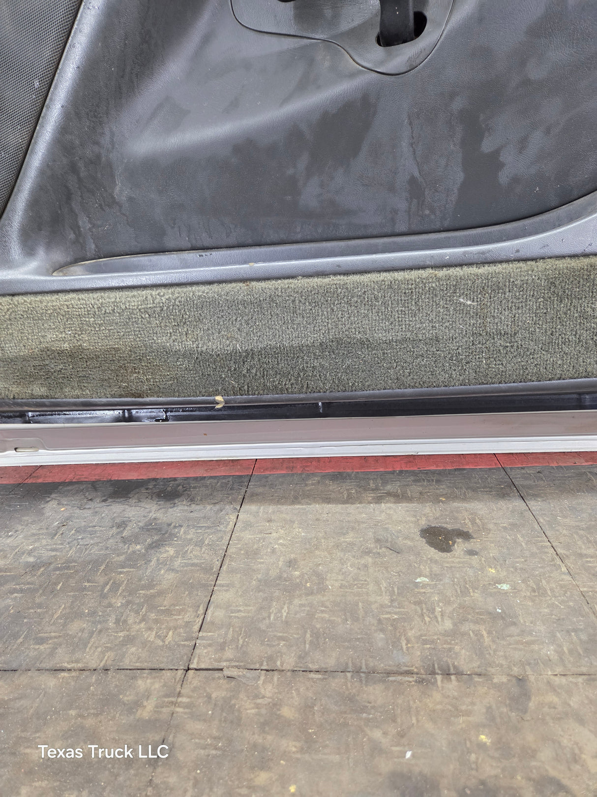 1999-2006 Chevrolet Silverado / GMC Sierra 1500 2500 3500 HD Front Passenger side Door RH - Fine Silver Birch Metallic