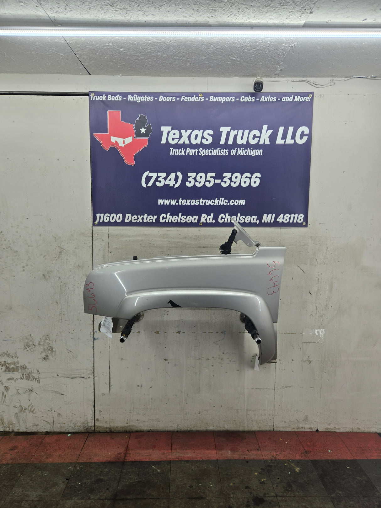 2003-2007 Chevrolet Silverado / Tahoe / Suburban 1500 2500 3500 HD LH Driver Side "Cateye" Front Fender - Fine Silver Birch Metallic