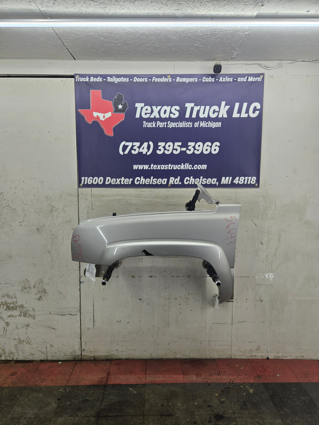 2003-2007 Chevrolet Silverado / Tahoe / Suburban 1500 2500 3500 HD LH Driver Side "Cateye" Front Fender - Fine Silver Birch Metallic