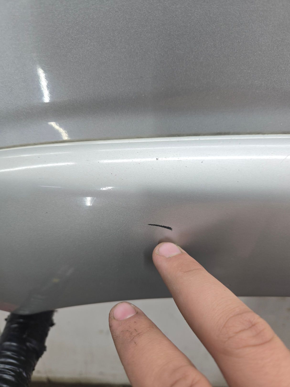 2003-2007 Chevrolet Silverado / Tahoe / Suburban 1500 2500 3500 HD LH Driver Side "Cateye" Front Fender - Fine Silver Birch Metallic