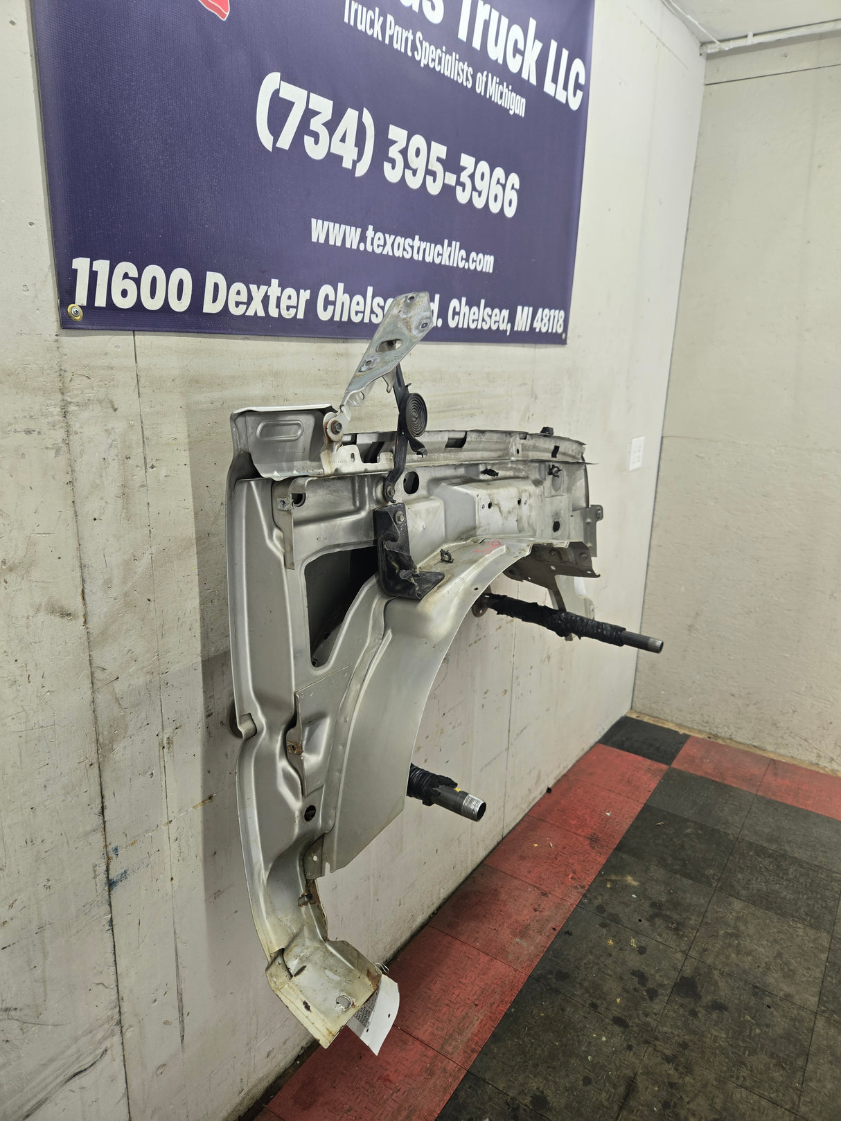 2003-2007 Chevrolet Silverado / Tahoe / Suburban 1500 2500 3500 HD LH Driver Side "Cateye" Front Fender - Fine Silver Birch Metallic