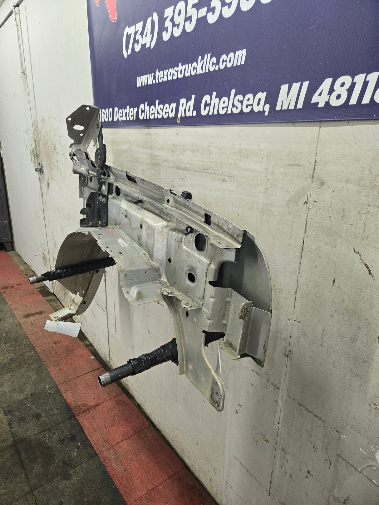 2003-2007 Chevrolet Silverado / Tahoe / Suburban 1500 2500 3500 HD LH Driver Side "Cateye" Front Fender - Fine Silver Birch Metallic