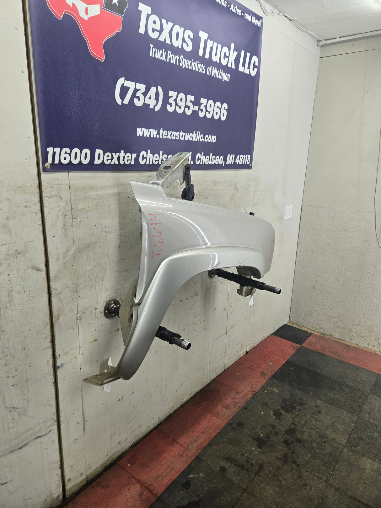 2003-2007 Chevrolet Silverado / Tahoe / Suburban 1500 2500 3500 HD RH Passenger Side "Cateye" Front Fender - Fine Silver Birch Metallic