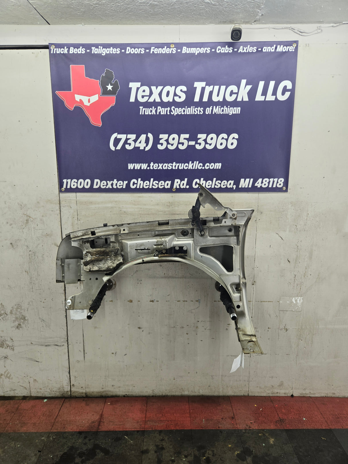 2003-2007 Chevrolet Silverado / Tahoe / Suburban 1500 2500 3500 HD RH Passenger Side "Cateye" Front Fender - Fine Silver Birch Metallic