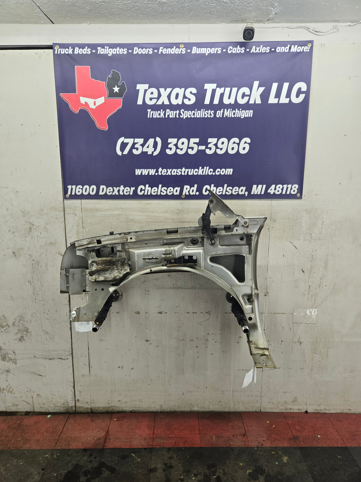 2003-2007 Chevrolet Silverado / Tahoe / Suburban 1500 2500 3500 HD RH Passenger Side "Cateye" Front Fender - Fine Silver Birch Metallic