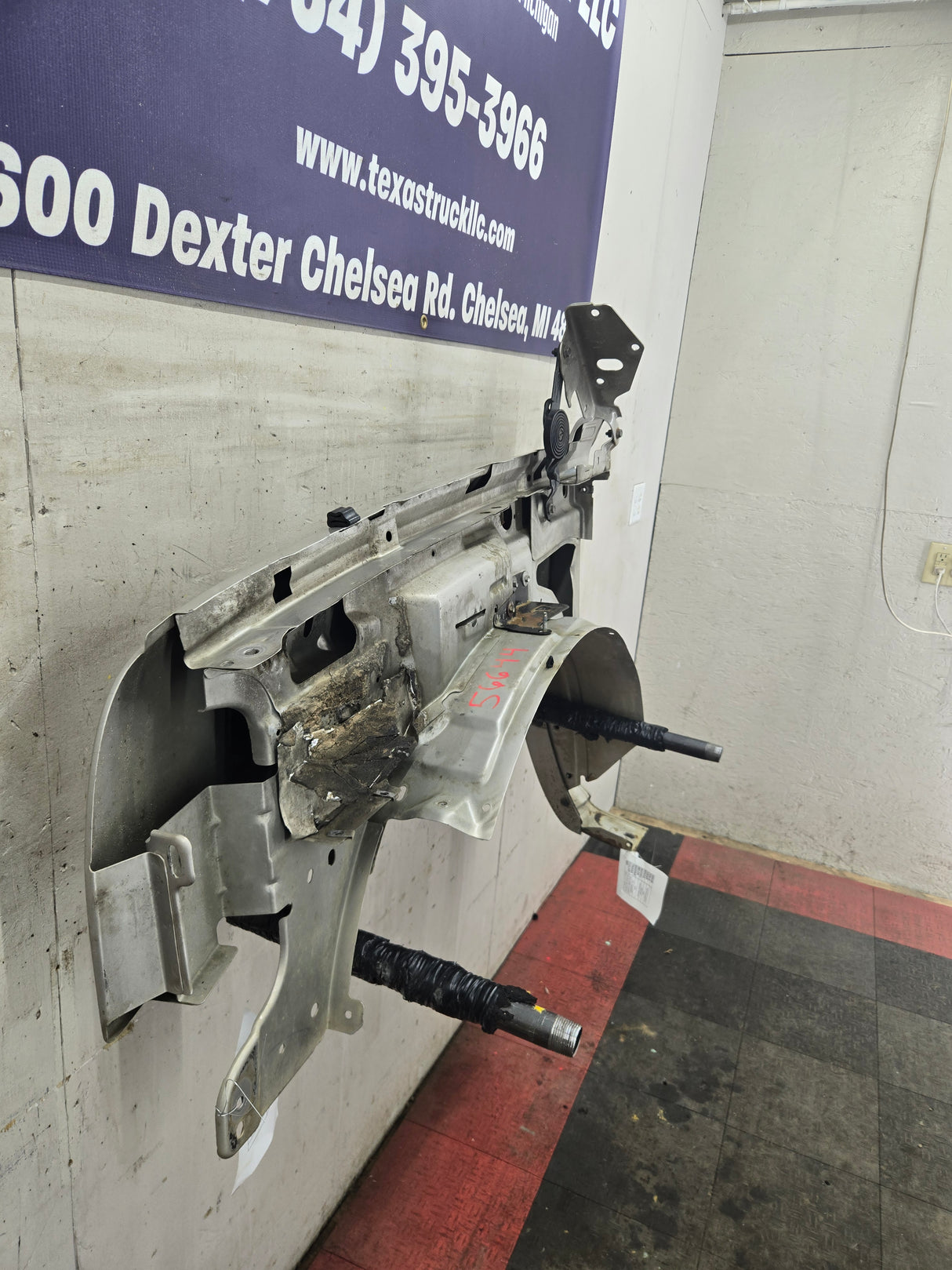 2003-2007 Chevrolet Silverado / Tahoe / Suburban 1500 2500 3500 HD RH Passenger Side "Cateye" Front Fender - Fine Silver Birch Metallic