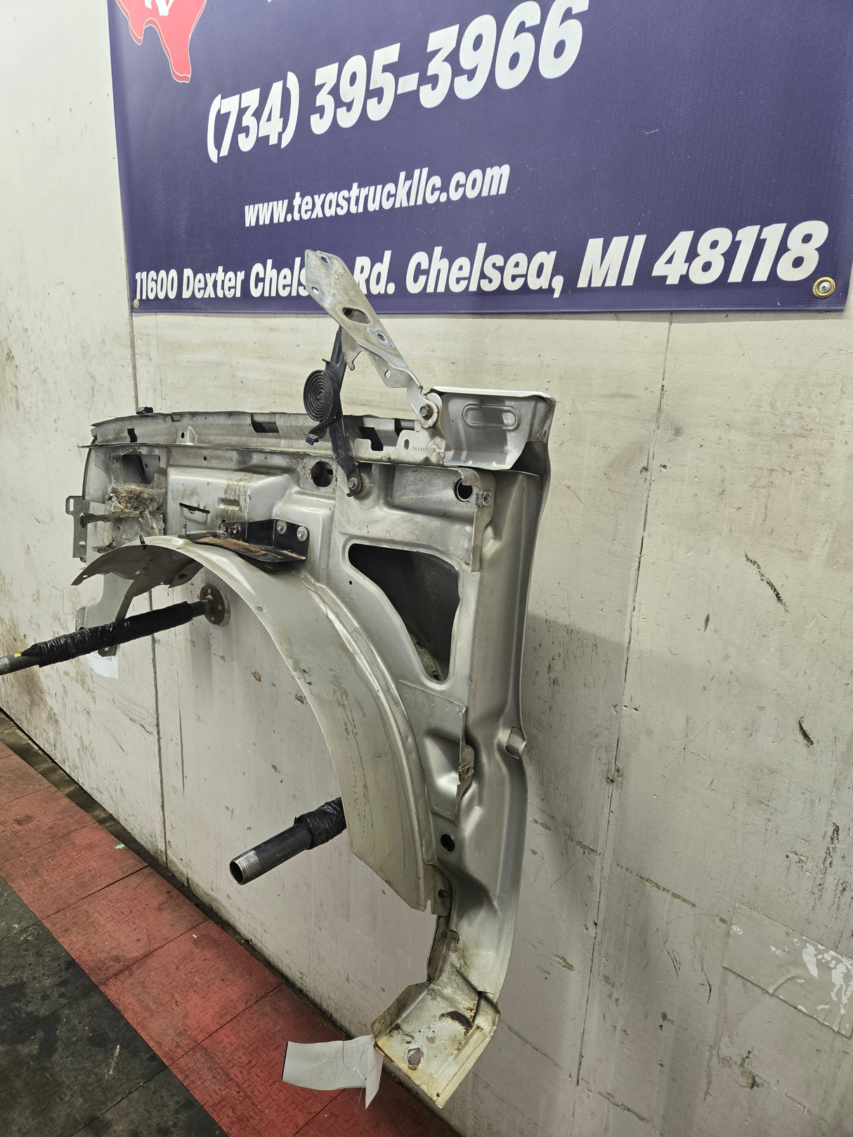 2003-2007 Chevrolet Silverado / Tahoe / Suburban 1500 2500 3500 HD RH Passenger Side "Cateye" Front Fender - Fine Silver Birch Metallic