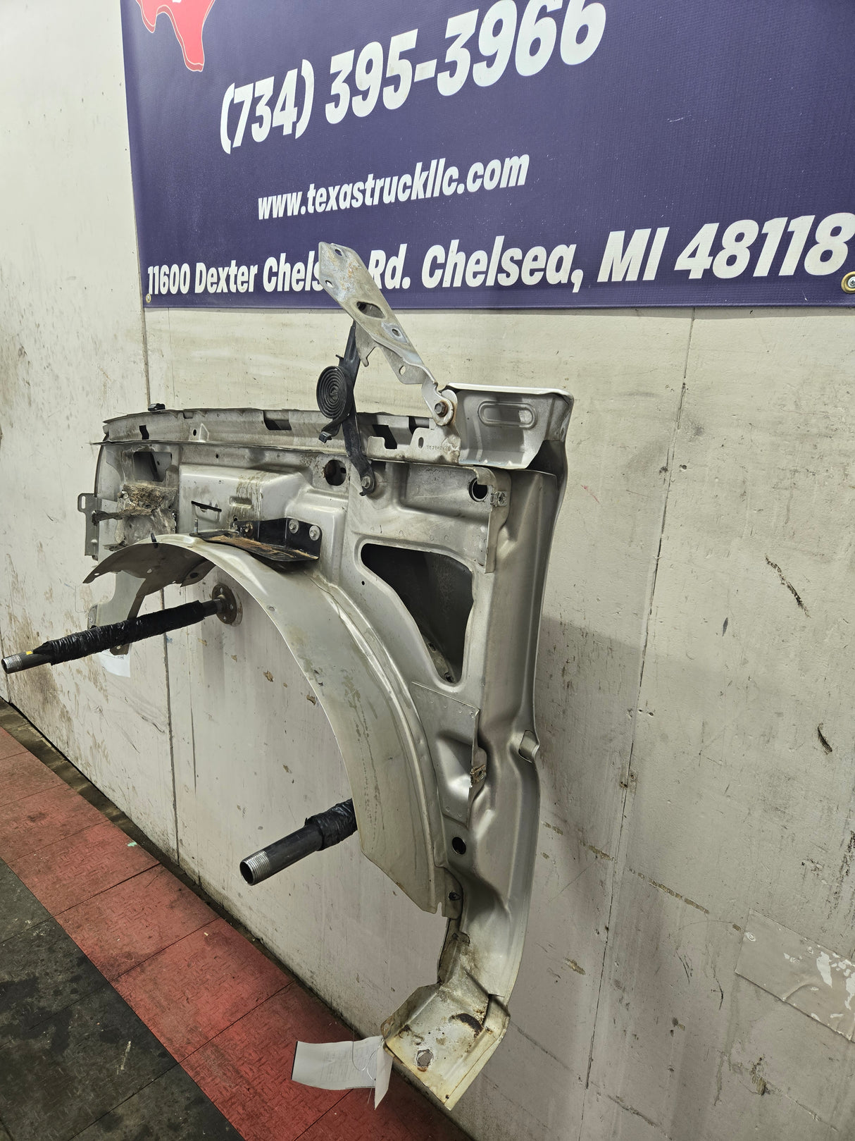 2003-2007 Chevrolet Silverado / Tahoe / Suburban 1500 2500 3500 HD RH Passenger Side "Cateye" Front Fender - Fine Silver Birch Metallic