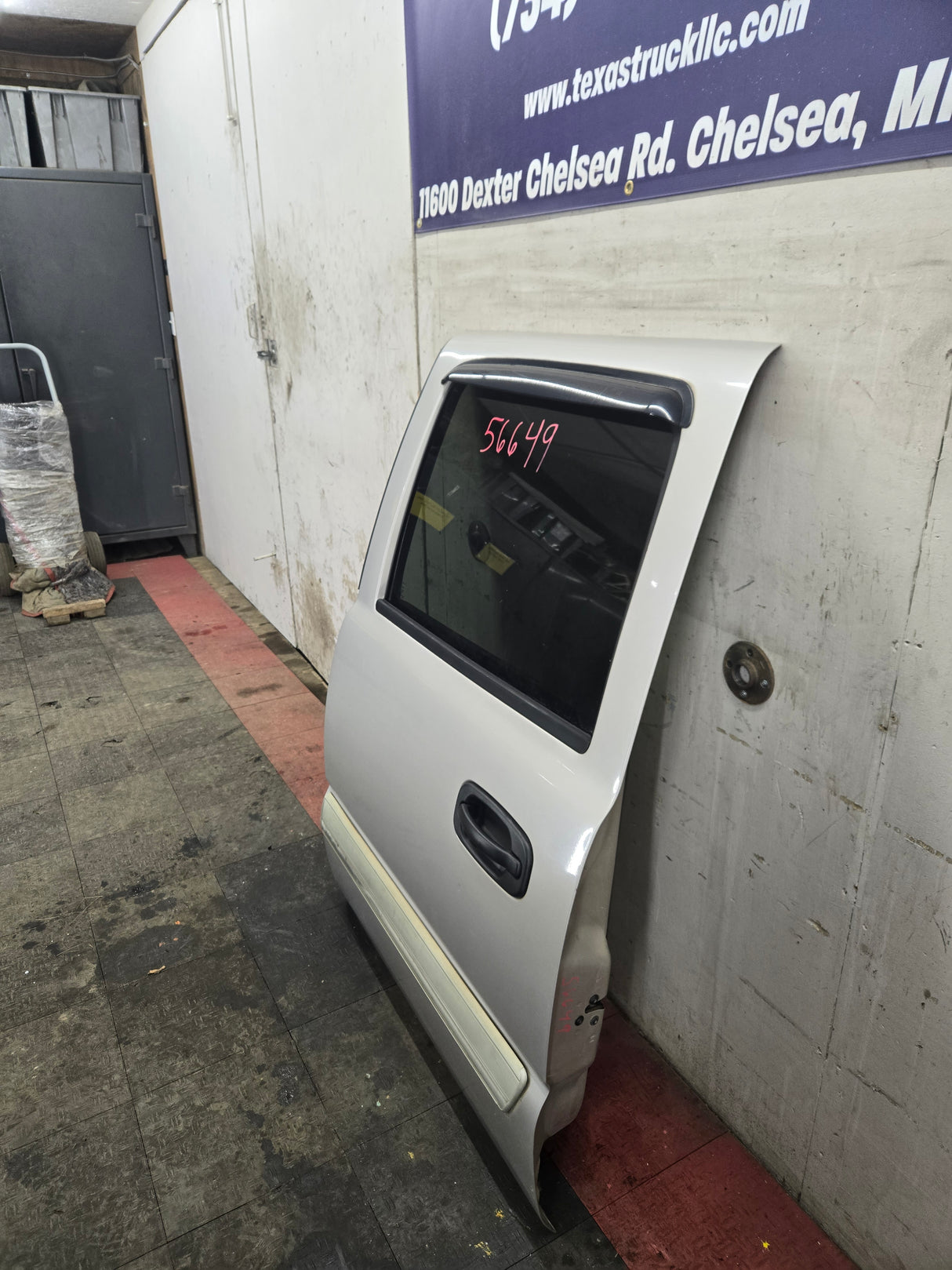 1999-2007 Chevrolet Silverado / GMC Sierra 1500 2500 3500 HD Rear Driver side LH Crew Cab rear door - Fine Silver Birch Metallic