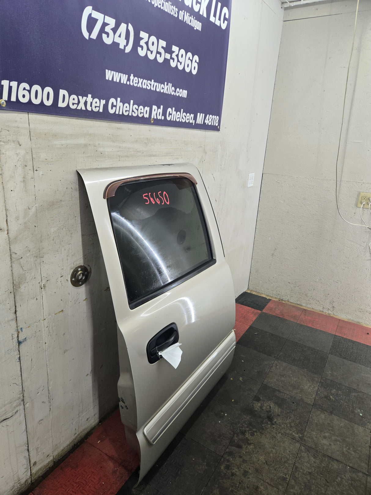 1999-2006 Chevrolet Silverado / GMC Sierra 1500 2500 3500 HD Rear Passenger side Crew Cab rear door RH - Fine Silver Birch Metallic