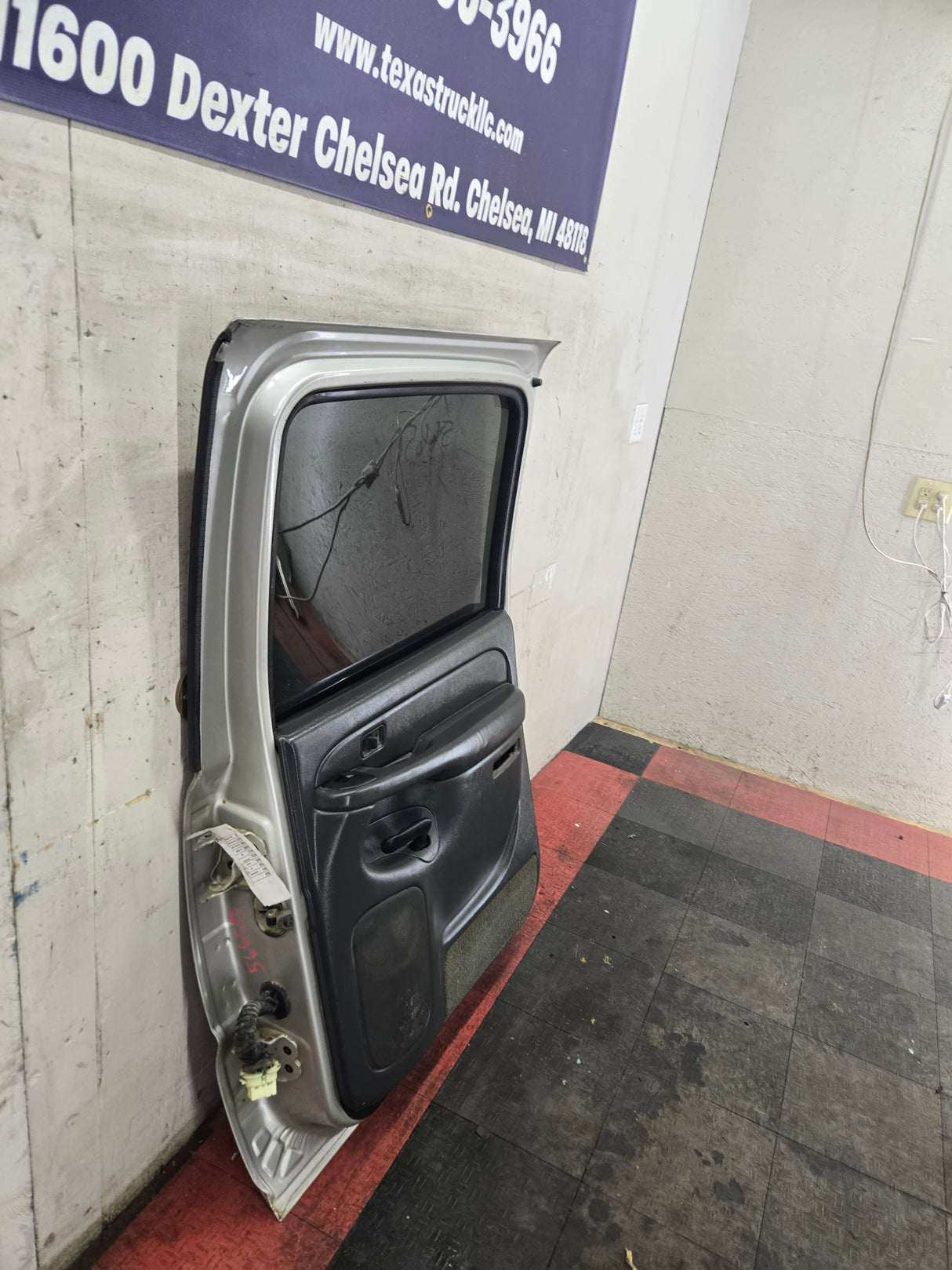 1999-2006 Chevrolet Silverado / GMC Sierra 1500 2500 3500 HD Rear Passenger side Crew Cab rear door RH - Fine Silver Birch Metallic